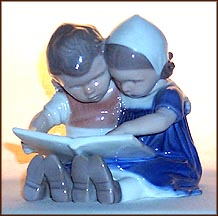 Reading Children, Bing & Grondahl Figurine #1567 MAIN