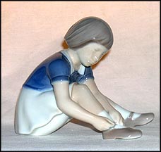 Buttoning My Shoe, Bing & Grondahl Figurine #2317 MAIN