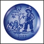 The Gardener’s Little Helper Collector Plate by Sven Vestergaard MAIN