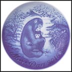 Chimpanzee with Young Collector Plate by Allan Therkelsen MAIN