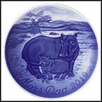 Hippopotamus with Calf Collector Plate by Allan Therkelsen MAIN