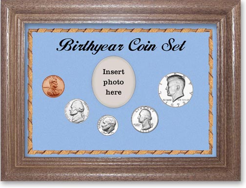 1973 Birth Year Coin Gift Set with a blue background and dark oak frame MAIN