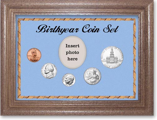 1975 Birth Year Coin Gift Set with a blue background and dark oak frame MAIN