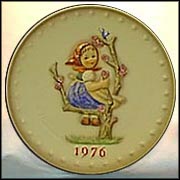 1976 Apple Tree Girl, M. I. Hummel Annual Plate MAIN