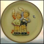 1985 Auf Wiedersehen, M. I. Hummel Anniversary Plate MAIN