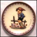Farm Boy, M. I. Hummel Mini Annual Plate MAIN