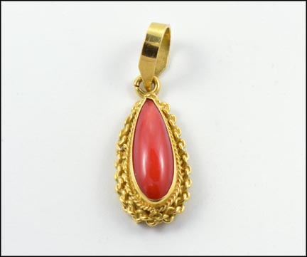 Coral Pendant in 18K Yellow Gold LARGE