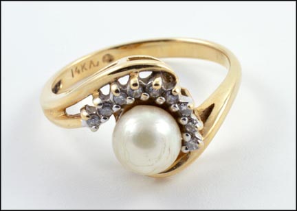 Pearl and Diamond Ring in 14K Yellow Gold MAIN