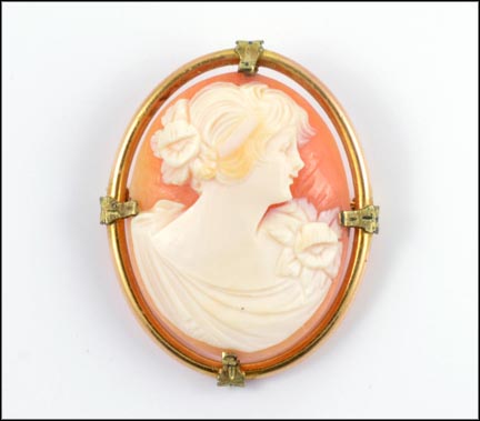 Shell Cameo Pin in 10K Yellow Gold LARGE