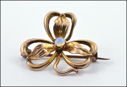 Clover Pin with Opal in Yellow Gold LARGE