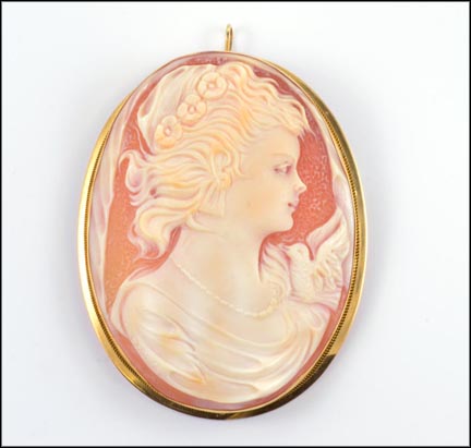Cameo Brooch or Pendant in 18K Yellow Gold LARGE