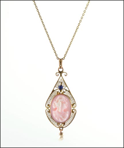 Cameo Pendant Necklace in 10K Yellow Gold LARGE