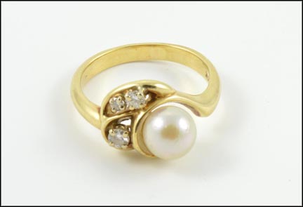 Pearl and Diamond Ring in 14K Yellow Gold MAIN