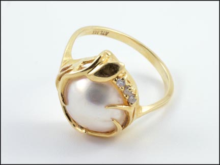Mabe' Pearl and Diamond Ring in 14K Yellow Gold MAIN