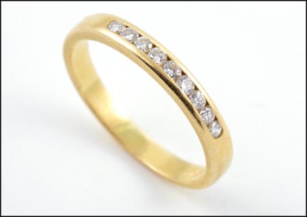 Ladies Diamond Band in 14K Yellow Gold MAIN