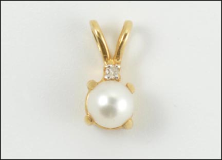 Pearl Pendant in 14K Yellow Gold LARGE