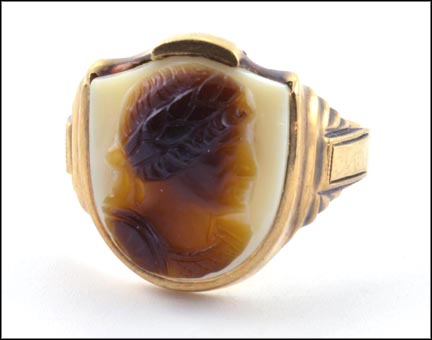 1930s Agate Cameo Men's Ring in 10K Yellow Gold LARGE