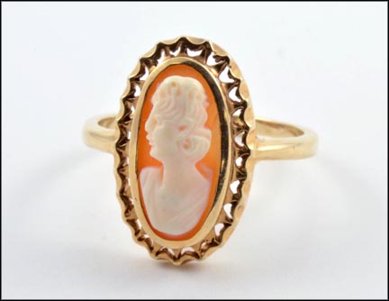 Shell Oval Cameo Ring In Vintage Set in 10K Yellow Gold MAIN