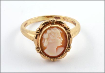 Shell Cameo Ring in 10K Yellow Gold LARGE