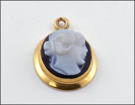 Agate Cameo Pendant in 14K Yellow Gold MAIN