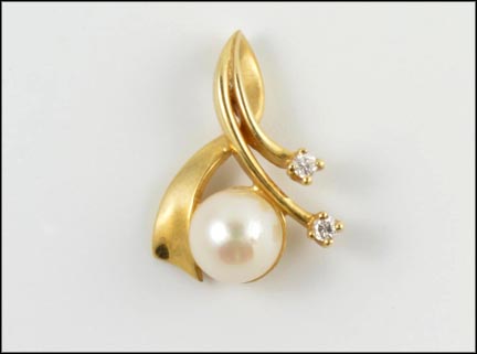 Pearl and Two Diamond Pendant in Yellow Gold LARGE