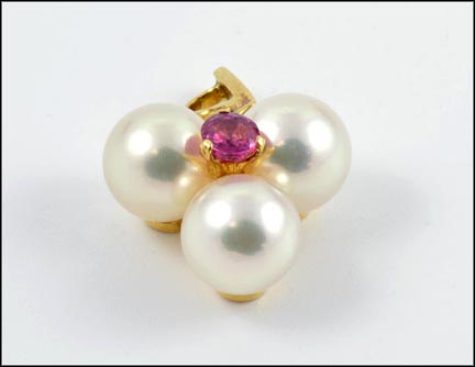 Three Pearl and Ruby Pendant in 18K Yellow Gold LARGE