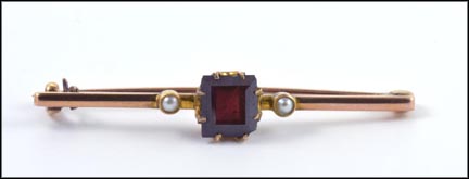 Square Cut Garnet and Pearls 1900-10s Pin in Yellow Gold MAIN