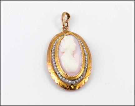 Multi Pearl Shell Cameo Oval Pendant in Yellow Gold LARGE