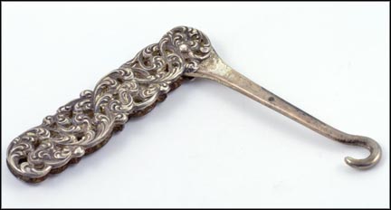 1890s Repousse Glove Hook in Sterling Silver MAIN