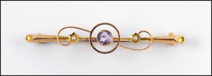 1900s Amethyst and Pearl Bar Pin in 15K Yellow Gold MAIN