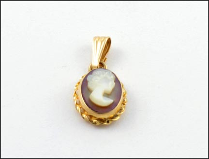 Mother Of Pearl Cameo Pendant in 14K Yellow Gold LARGE