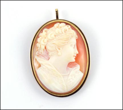 Shell Cameo Lady with High Collar in 14K Yellow Gold LARGE