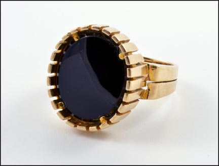 Onyx Geometric Setting Ring in Yellow Gold MAIN