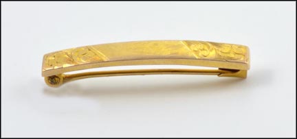 1930s Small Bar Pin in 10K Yellow Gold MAIN