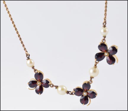 Garnet Four Leaf Clover with Pearls Necklace, 1950s in Yellow Gold LARGE