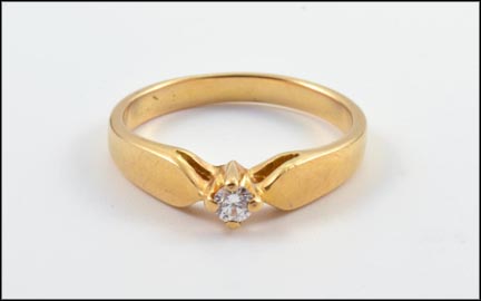 Diamond Solitaire Ring in 18K Yellow Gold MAIN
