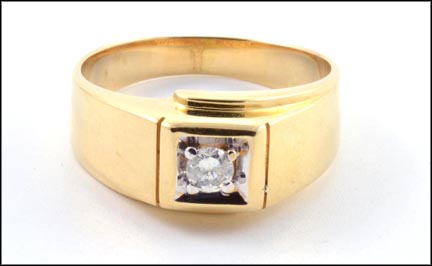 Men's Round Brilliant Cut Men's Solitaire Diamond Ring in 14K Yellow Gold MAIN