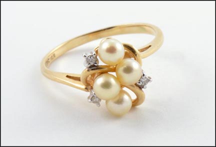 Four Pearl Cluster Ring in 10K Yellow Gold MAIN