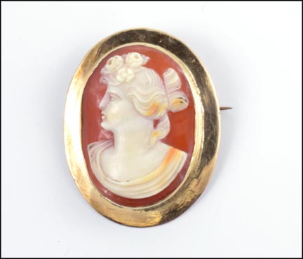 Cameo Pin in Yellow Gold LARGE