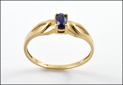 Oval Sapphire Ring in 10K Yellow Gold MAIN