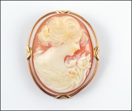 Cameo Brooch in 10K Yellow Gold LARGE