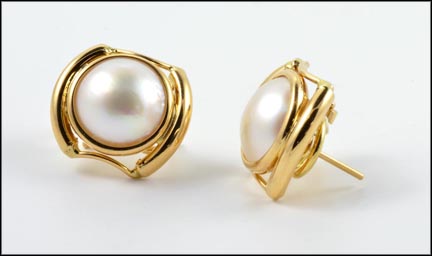 Mabe' Pearl Earrings in 18K Yellow Gold LARGE