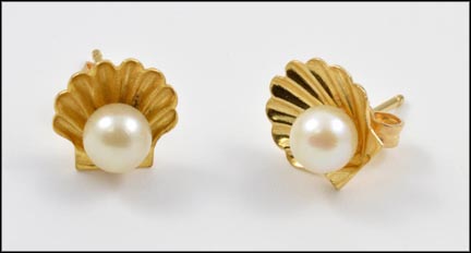 5 mm Pearl Shell Earrings in Yellow Gold LARGE