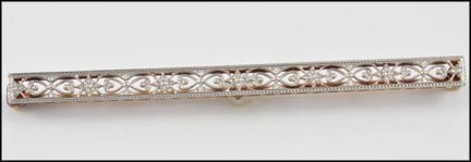 1895-05 Bar Pin in 14K Yellow Gold MAIN