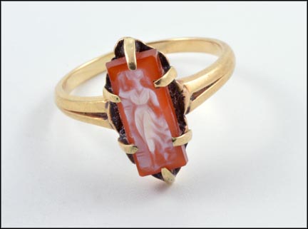 Cameo Ring in 10K Yellow Gold LARGE
