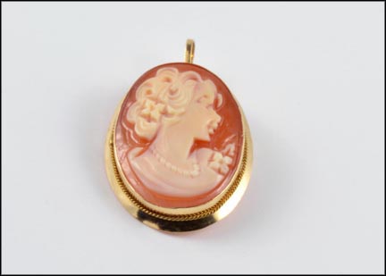 Oval Cameo Brooch or Pendant in 14K Yellow Gold LARGE