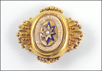 Victorian Brooch in Yellow Gold LARGE