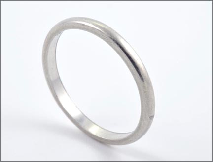 2 mm Band in Platinum LARGE