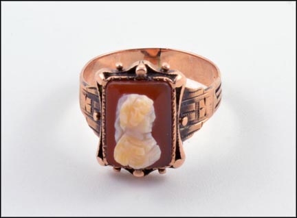 Carved Agate Cameo Ring in Yellow Gold MAIN
