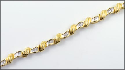 Diamond Baguette Bracelet in 14K Yellow Gold LARGE